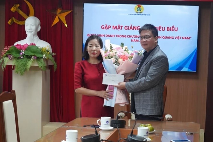 Viện trưởng - PGS.TS. Trần Thị Thu Hà được vinh danh tại chương trình 