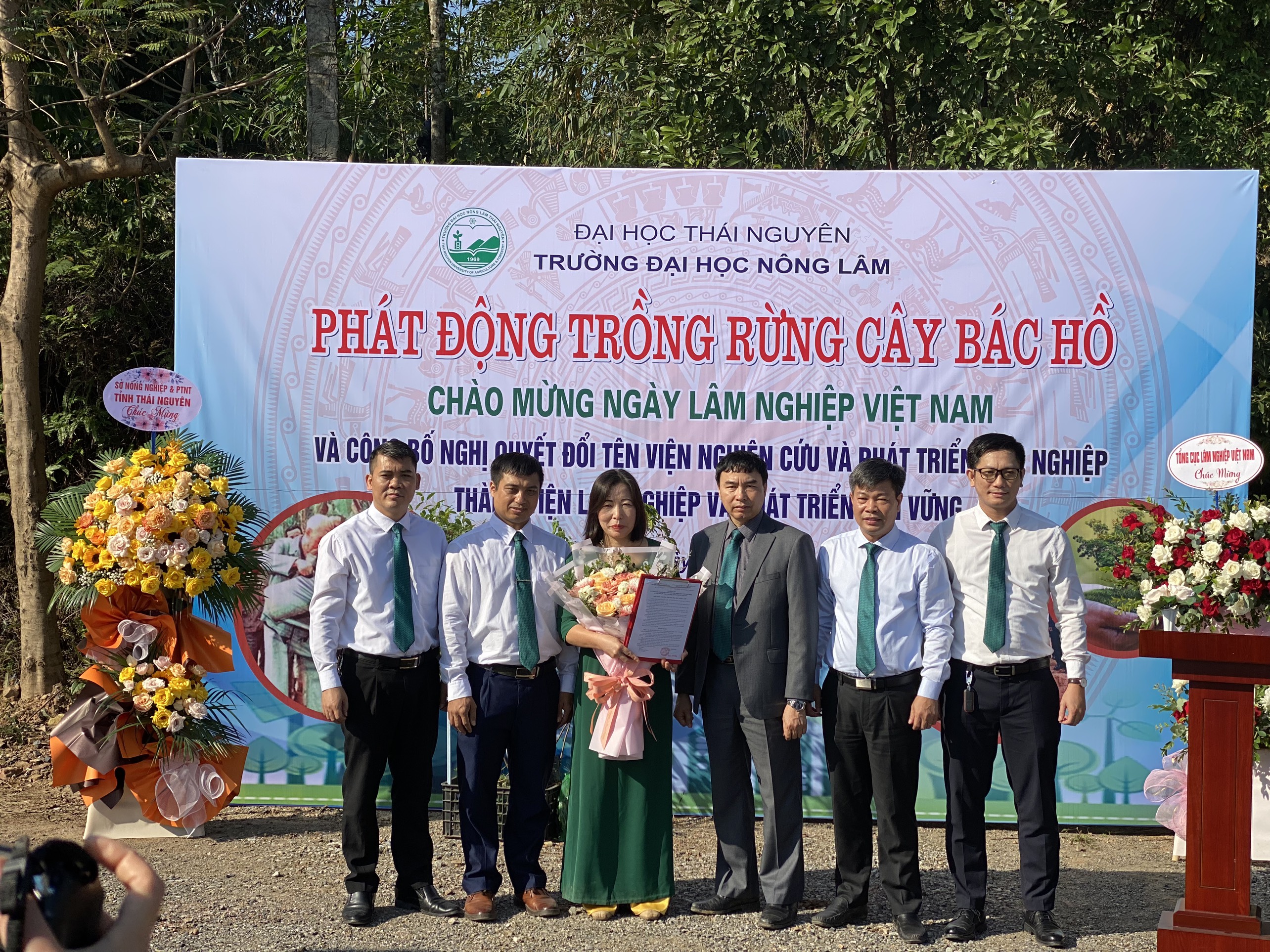 Ngày Lâm nghiệp Việt Nam - Phát động trồng 