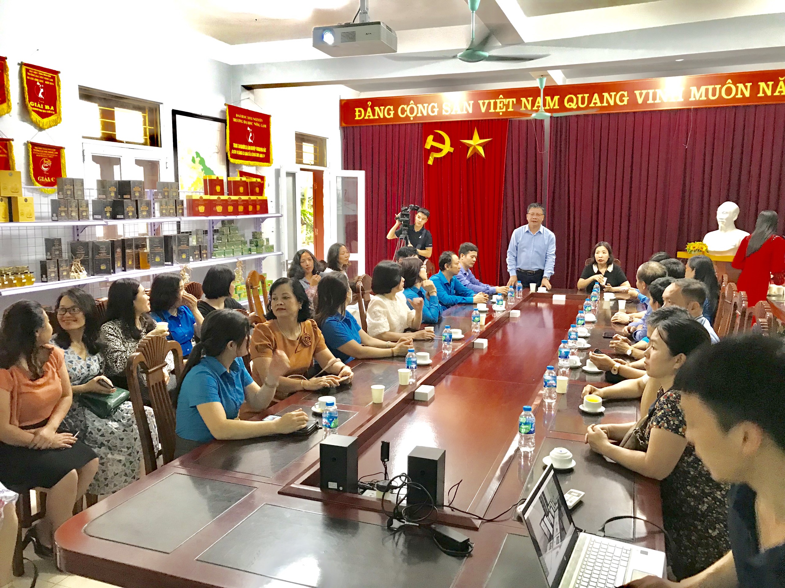 Công đoàn Giáo dục Việt Nam thăm và làm việc tại Viện Lâm nghiệp và Phát triển bền vững